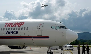Máy bay chở ứng viên Phó Tổng thống Mỹ gặp sự cố 