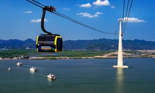 Vé cáp treo đi Cát Bà giảm 50% sau sự cố phà tràn nước