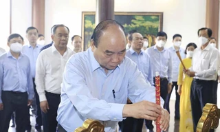 Chủ tịch nước dâng hương tưởng niệm cụ Phó bảng Nguyễn Sinh Sắc