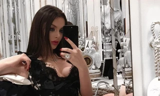 Con gái tỉ phú Canada có vẻ ngoài gợi cảm, đam mê thời trang