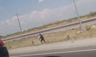 Cảnh sát đang truy lùng nghi phạm. (Ảnh: CNN)