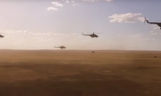 Cận cảnh trực thăng Mi-8 đưa hàng loạt pháo phản lực D-30 bay lơ lửng trên trời