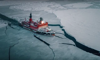 Tàu phá băng hạt nhân Nga chinh phục Bắc Cực