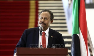 Thủ tướng Sudan Abdalla Hamdok trong một cuộc họp báo ở thủ đô Khartoum ngày 15/8/2021. Ảnh: THX/TTXVN