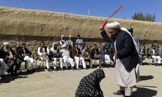 THẾ GIỚI 24H: Taliban phạt roi thị chúng 14 công dân 