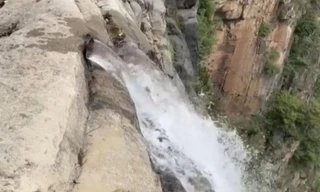 Du khách thất vọng về ‘thác nước tự nhiên’ nổi tiếng Trung Quốc