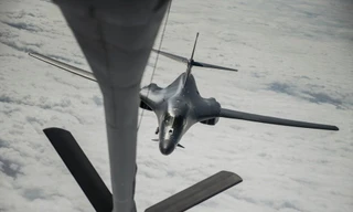 Máy bay ném bom Mỹ tập trận, tiếp nhiên liệu trên lãnh thổ Úc