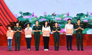 Phụ nữ Quân đội chung tay giảm thiểu tổn hại trẻ em, bảo vệ hạnh phúc gia đình