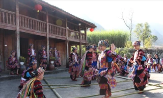 Đồng bào Lô Lô măc trang phục truyền thống trong ngày hội