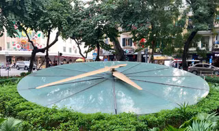 Đồng hồ 20.000 USD 'chết' bên Hồ Gươm