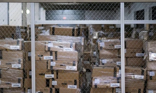 THẾ GIỚI 24H: Mỹ phát hiện 126 vali chứa phiếu bầu bị bỏ quên trong hầm