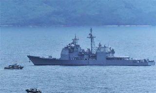 Tuần dương hạm USS Bunker Hill. Ảnh: Reuters