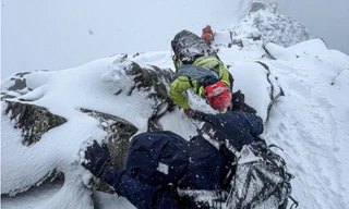 Nghẹt thở giải cứu 2 khách Việt mắc kẹt trên đỉnh núi tuyết Thụy Sĩ