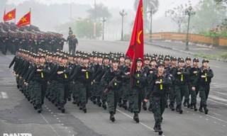 Ngắm những 'bóng hồng' của lực lượng CSCĐ luyện tập diễu binh, diễu hành