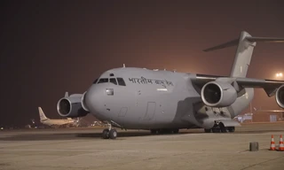 Cận cảnh chuyên cơ Ấn Độ chở hàng cứu trợ bão lũ Việt Nam