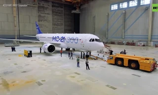 Xem phản lực MC-21-300 'biến hình' với lớp sơn mới