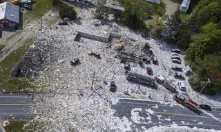 Tòa nhà mới xây bị san bằng sau vụ nổ khí gas, 9 người thương vong