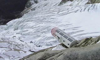 Ý sơ tán khẩn cấp vì 250.00 mét khối băng sắp sụp đổ