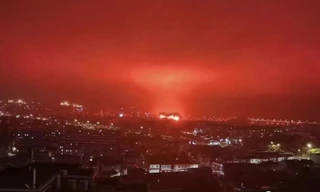 Sự thật bầu trời 'nhuốm máu' ở Trung Quốc, có phải ngày tận thế?