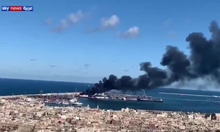 Toàn cảnh vụ cháy, nơi Quân đội quốc gia tuyên bố phá hủy tàu chở vũ khí của Thổ Nhĩ Kỳ.