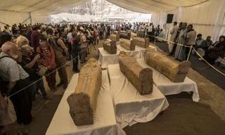 Xác ướp Ai Cập 3000 năm tuổi bất ngờ trồi lên mặt đất, mở quan tài ra vẫn nguyên