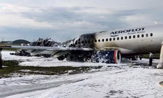 Hiện trường vụ tai nạn máy bay Sukhoi Superjet 100 khiến 41 người thiệt mạng. Ảnh: Reuters
