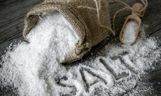 Những tác hại cực nguy hiểm khi cơ thể bị thừa muối