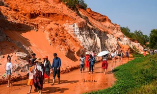 Dòng suối nổi tiếng kỳ lạ nhất Bình Thuận, nước mát dưới cát nóng, chưa bao giờ có lũ
