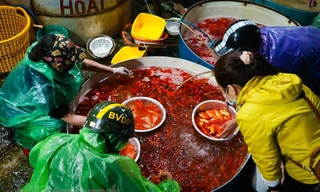 Chợ cá ở Hà Nội trắng đêm chuẩn bị cho lễ ông Công, ông Táo