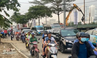 Ngổn ngang trên đại lộ lớn nhất phía Nam TP.HCM