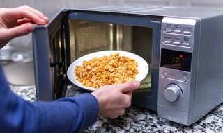 Những thực phẩm bổ dưỡng này sẽ thành ‘thuốc độc’ nếu hâm nóng bằng lò vi sóng