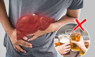 Những thói quen trước khi đi ngủ khiến bạn ‘phá nát’ gan của chính mình