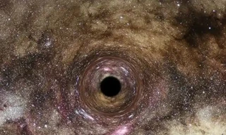 Phát hiện hố đen ‘siêu khổng lồ’ lớn gấp 33 tỷ lần Mặt trời