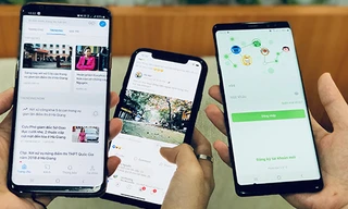 Người dùng trải nghiệm các mạng xã hội: Lotus, Facebook, Gapo (từ trái qua). Ảnh: Anh Tú.
