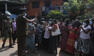 Ngày 30/11, khoảng 500 thân nhân của các tù nhân đã tập trung trước nhà tù và yêu cầu chính quyền cung cấp thông tin về các tù nhân và đảm bảo an toàn cho họ.