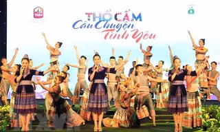 Biểu diễn nghệ thuật tại lễ khai mạc. (Ảnh: Quốc Khánh/TTXVN)