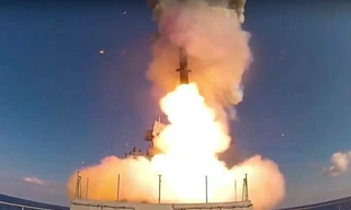 Tên lửa hành trình tầm xa Kalibr được phóng từ tàu Hải quân Nga ở phía đông Địa Trung Hải. Ảnh: Bộ Quốc phòng Nga