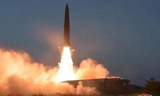 Tên lửa được Triều Tiên phóng hôm 25/7. Ảnh: Reuters