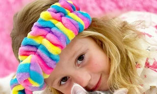 Cô bé 5 tuổi người Nga có thu nhập khủng từ Youtube. Ảnh: Wikipedia