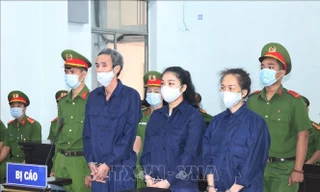 Ba bị cáo tại phiên tòa xét xử.