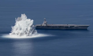 Hải quân Mỹ nổ bom cực mạnh thử độ bền của tàu sân bay