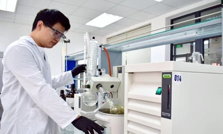 Tiến sĩ trẻ nghiên cứu phát minh thuốc điều trị HIV mới 