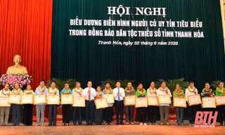 Biểu dương người có uy tín tiêu biểu trong đồng bào dân tộc thiểu số Thanh Hóa năm 2020 ( Ảnh Báo Thanh Hóa)