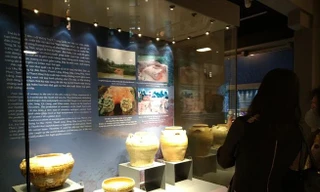 Hình ảnh tại buổi khai mạc "Gốm Việt Nam: Một truyền thống riêng biệt - Nhìn từ sưu tập An Biên". Ảnh: Dân trí