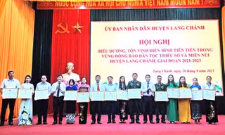 Động viên, biểu dương kịp thời những đóng góp của đội ngũ Người có uy tín