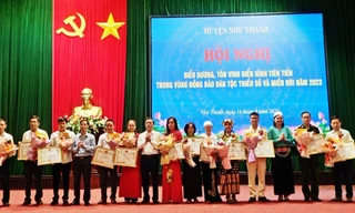 Tôn vinh người có uy tín, nhân sĩ, trí thức trong đồng bào dân tộc thiểu số