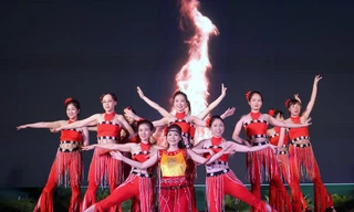 Bóng hồng Học viện Quân y thể hiện tài năng, nét duyên dáng