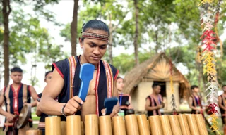 Đoàn nghệ nhân Gia Rai tham gia lễ hội Âm thanh thế giới