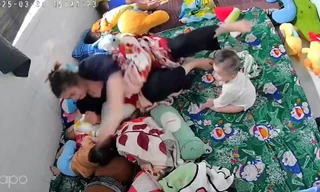 Khởi tố bảo mẫu cơ sở giữ trẻ tự phát ở Tiền Giang hành hạ trẻ em gây phẫn nộ