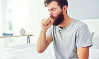 Bị ho suốt 3 tuần, đi khám phát hiện ra khối u gần 20cm ở phổi 